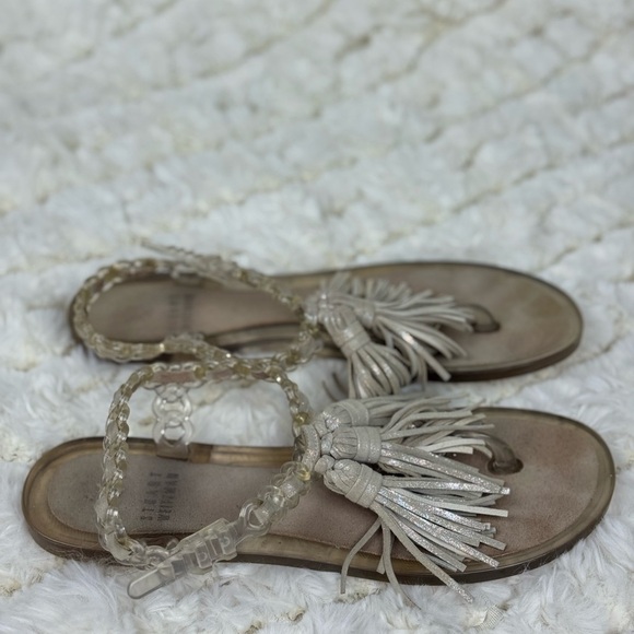Stuart Weitzman Sandals Womens Tassels Flat Platinum Leather~SIZE 37 - Picture 6 of 8